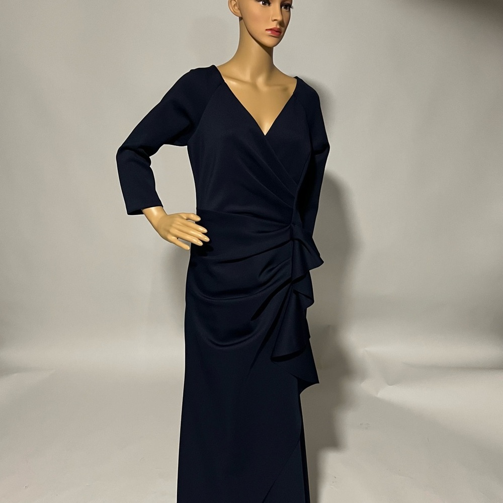 Womens Xscape Mother of Bride/Groom dress. Worn for 4 hours. Size 12. Navy
